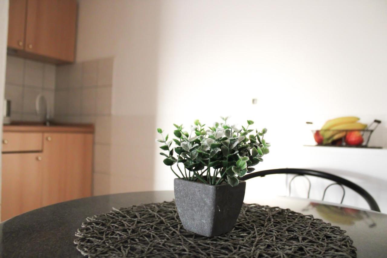 Apartments Larus Baska Voda Ngoại thất bức ảnh