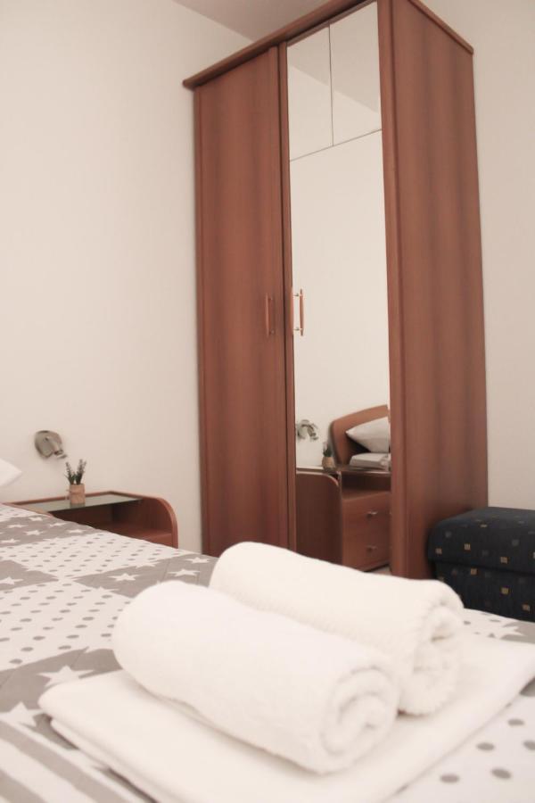 Apartments Larus Baska Voda Ngoại thất bức ảnh